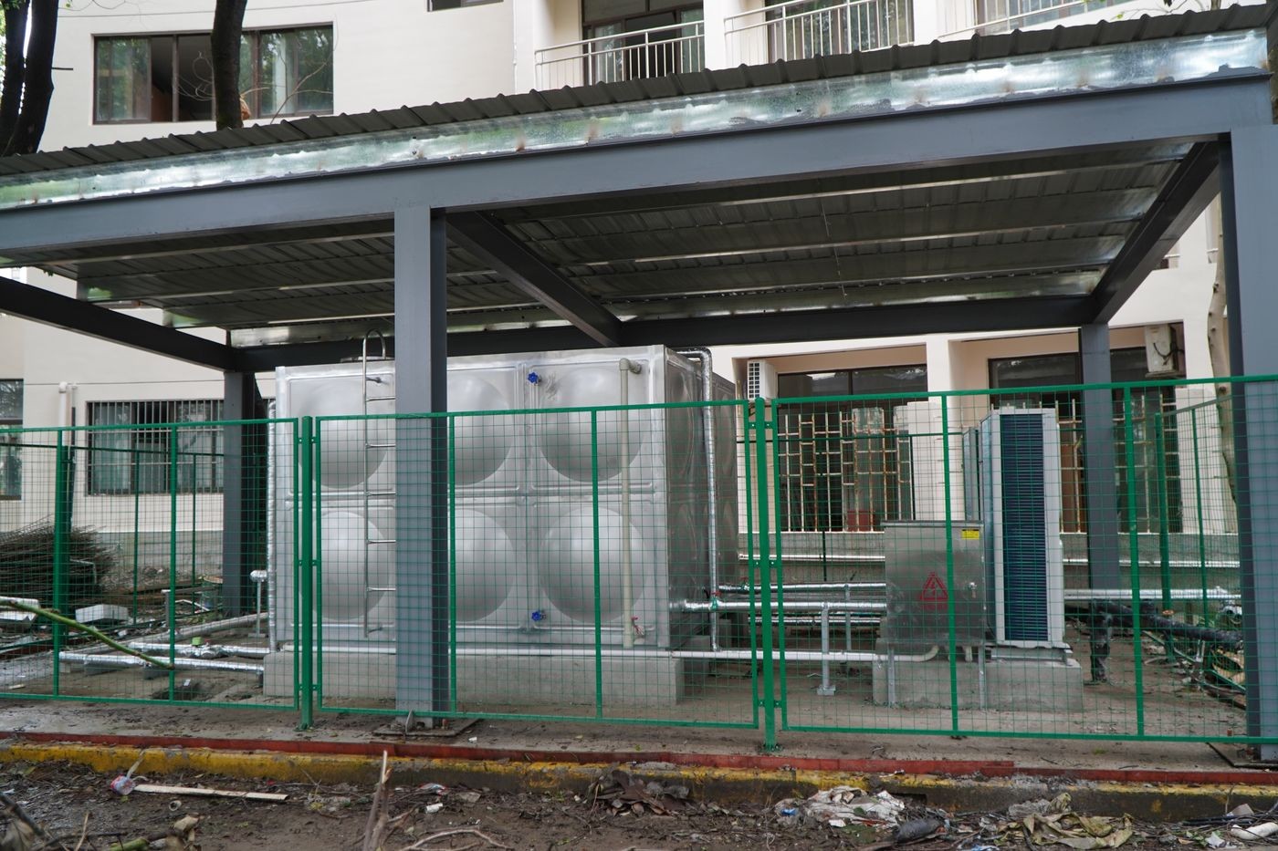 苏州陇赣承建上海青浦高级中学宿舍热水改造，10天赶在开学前交付